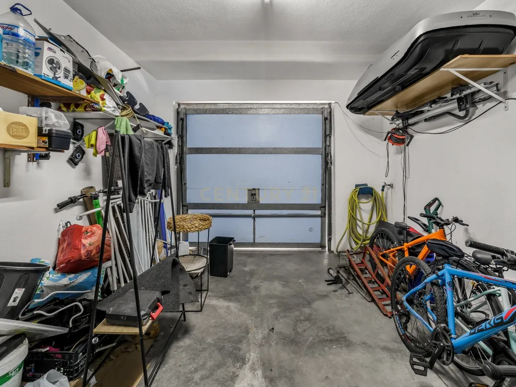 MORADIA T5 COM GARAGEM E PISCINA, 327 M² DE TERRENO PARA USUFRUIR - Image 23