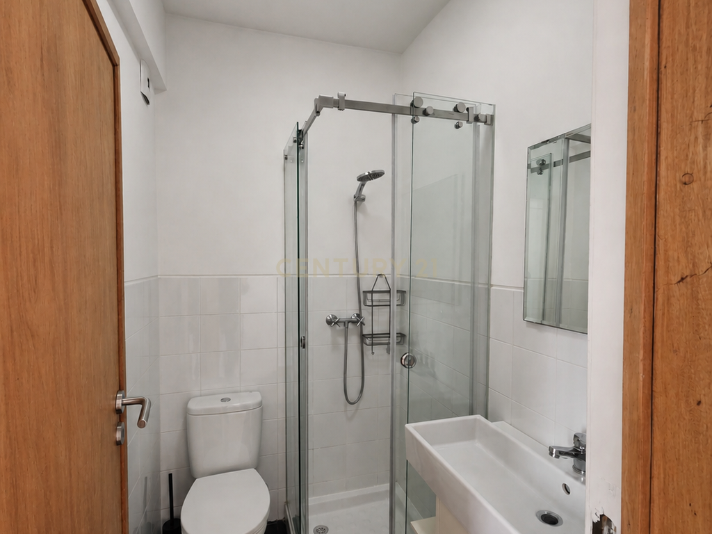 Arrendamento – Elegante Apartamento T1 com Terraço e Vista sobre o Rio Tejo no Chiado. - Image 16