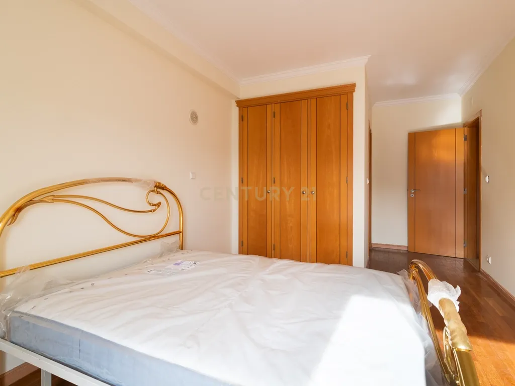 Apartamento T4 no Centro de Odivelas com Parqueamento para 3 Viaturas - Image 22