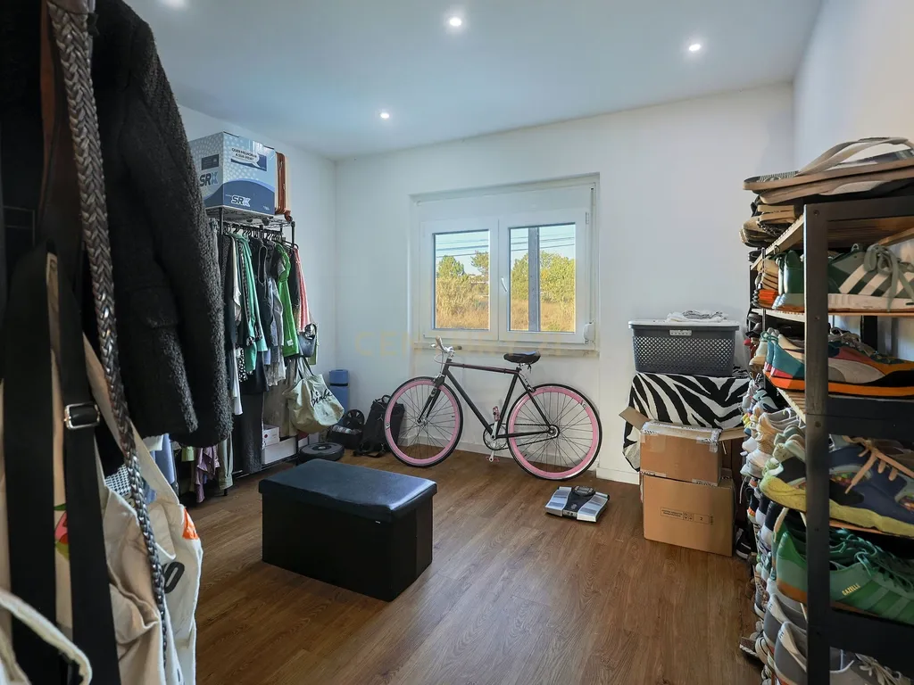 Apartamento T3 Duplex Remodelado no Centro de Corroios - Image 14