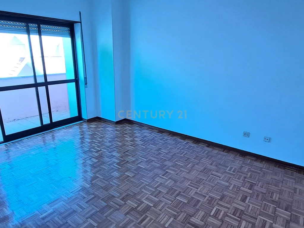 Apartamento T4 Duplex com 133m2 Montijo. - Image 16