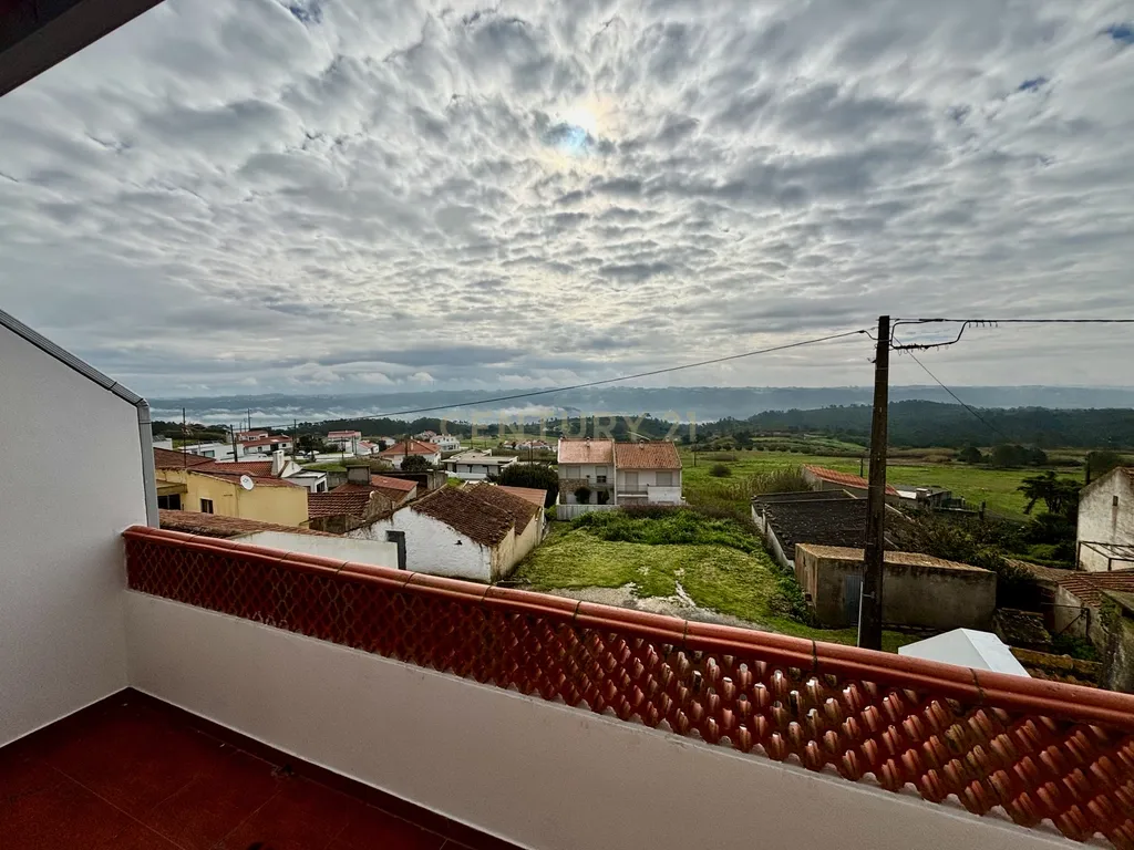Moradia T2+1 e sotão com vista mar - Image 30