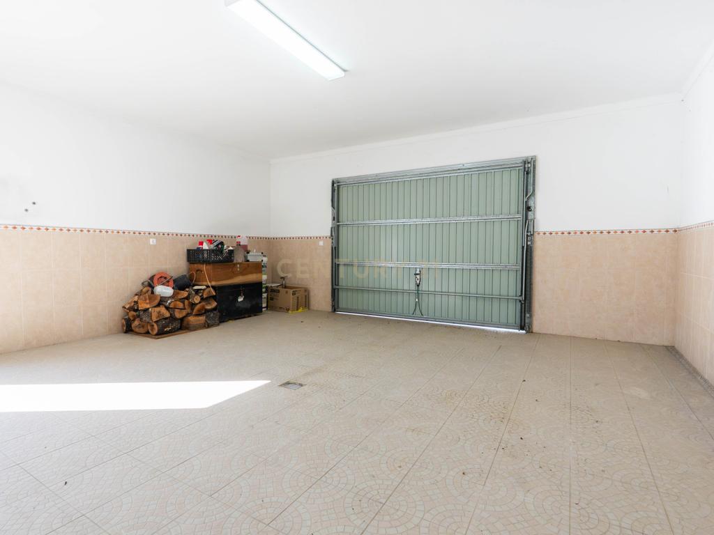 Moradia T4 Mobilada e Equipada com Garagem e Anexo no Bairro do Altinho, Viana do Alentejo - Image 36