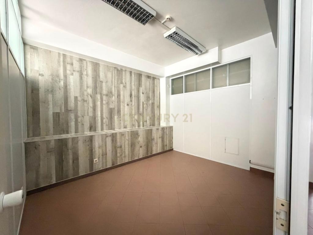 Loja com 85m2 e duas casas de banho em Setúbal - Image 6