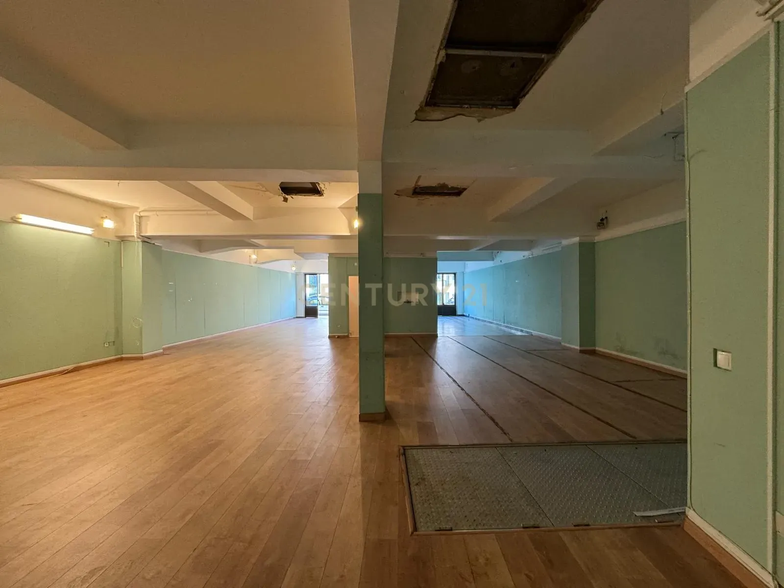 Arrenda-se Espaço Comercial de 370m² junto ao Campo Mártires da Pátria - Image 5