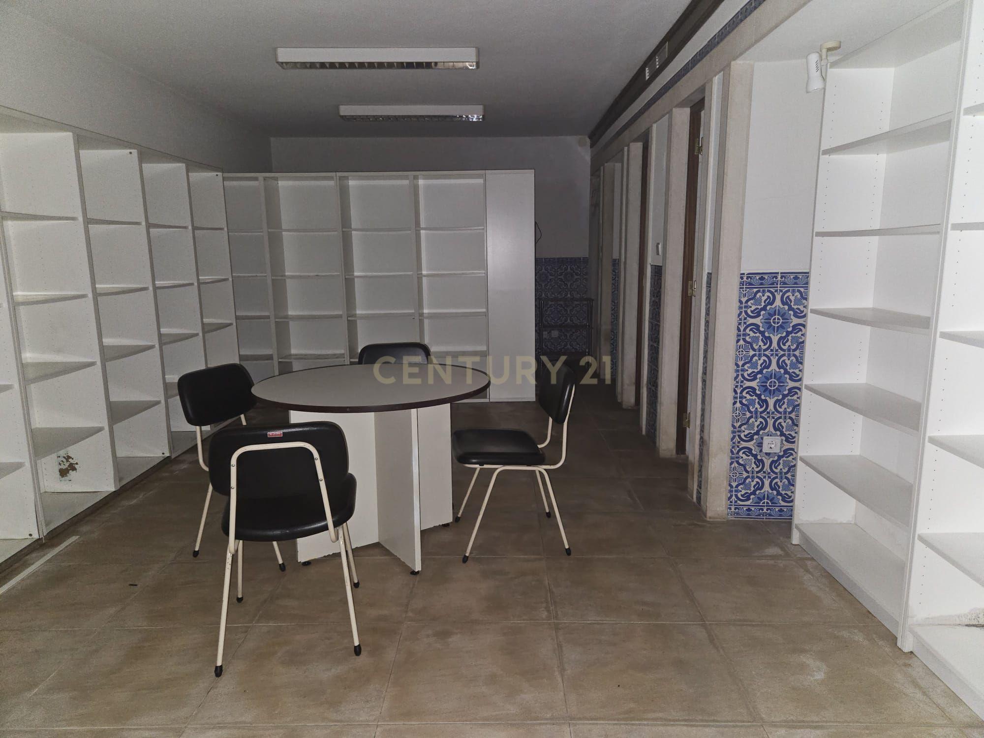 Fotografia 10 de Loja para Arrendamento em Belém – 175 m2 (2 Pisos)