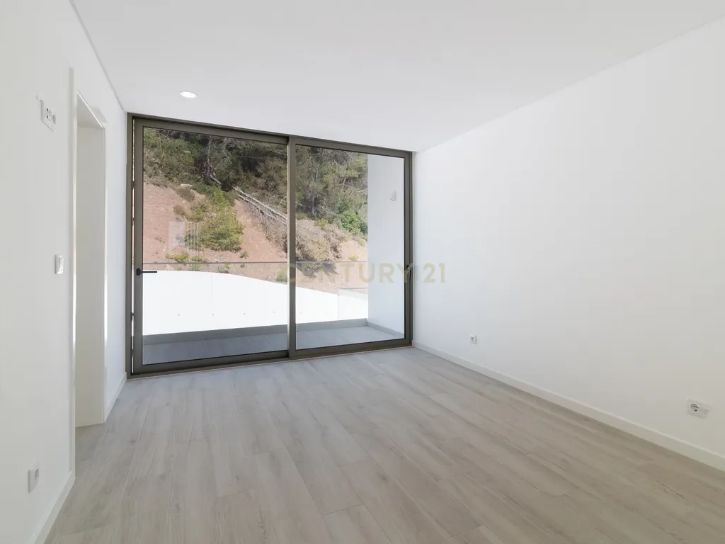 Condomínio Villas d’Ouro – Exclusividade e Conforto no Coração de Sesimbra - Image 41
