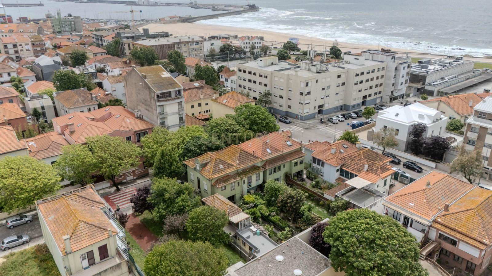 Fotografia 6 de Moradia T4 com jardim junto à praia e ao centro de Leça da Palmeira