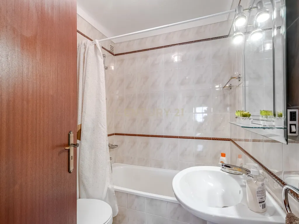 Há casas que se visitam… e há casas que se sentem. Esta é, sem dúvida, uma delas. - Image 28