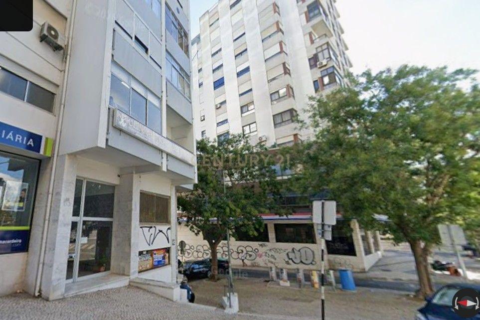 Fotografia 3 de Venda ou Arrendamento - Espaço para clínica | escritórios | convertível em Habitação - Praça Gil Vicente Almada