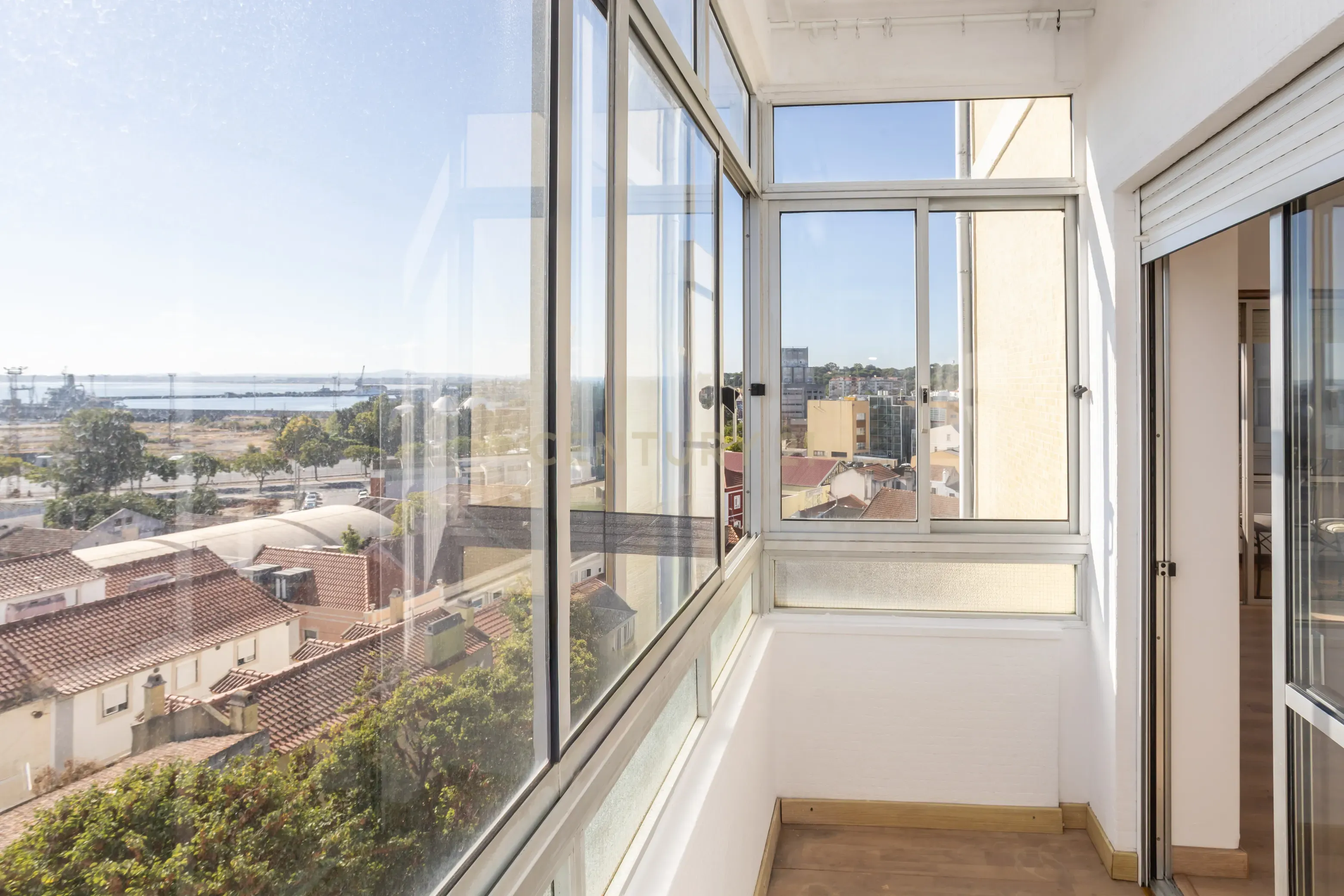 Fotografia 11 de Apartamento T3 em Almada com Excelente Localização