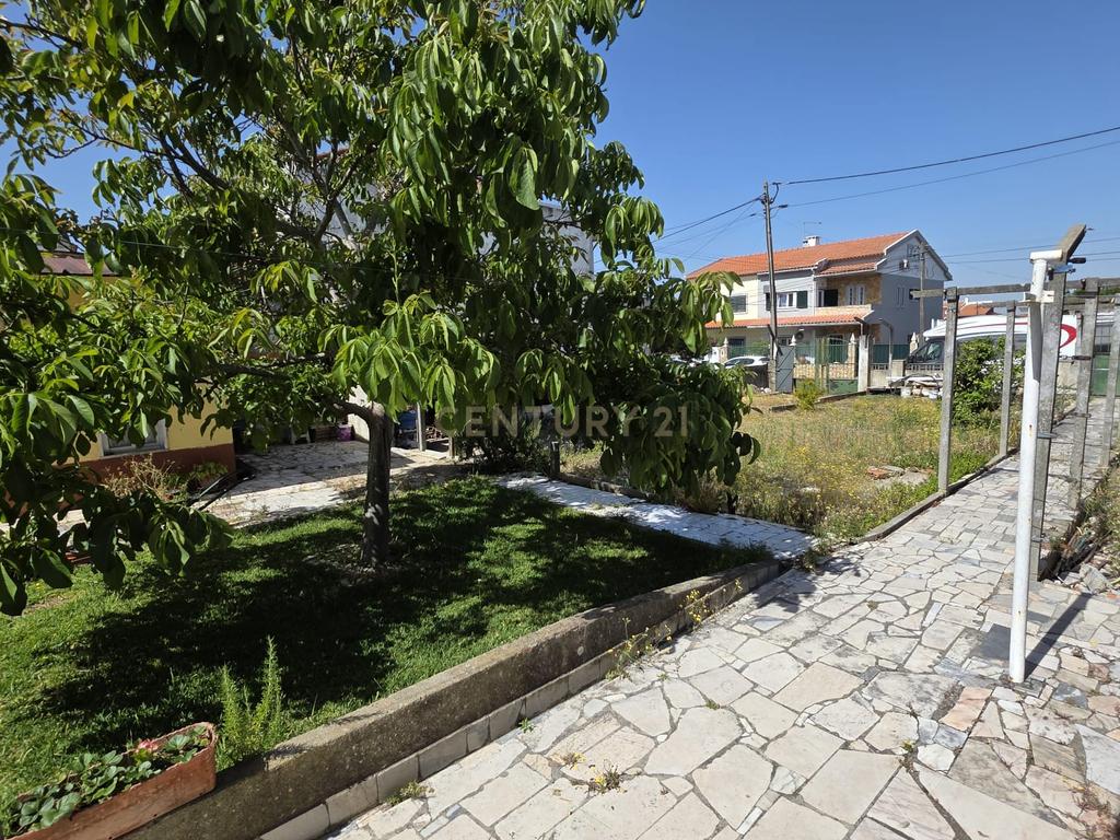 Espetacular Moradia T4 em Fernão Ferro com Jardim e possibilidade de nova construção no lote de 1.041 m2 - Image 25