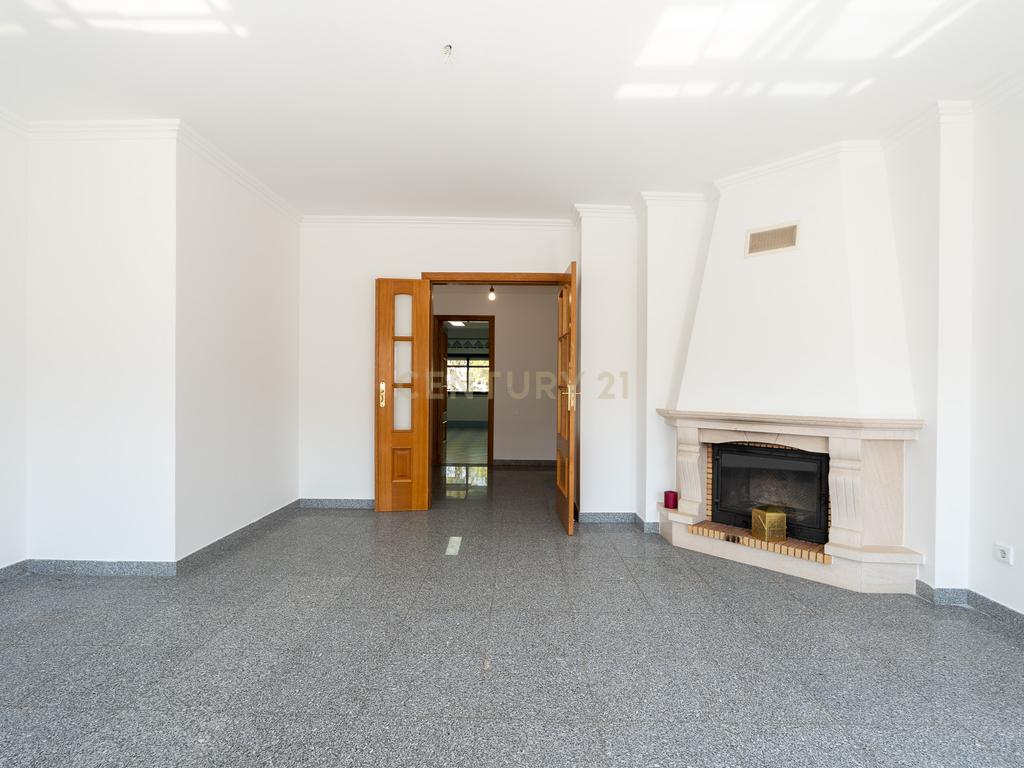 Apartamento T3 Janelas do Parque no Montijo - Image 7
