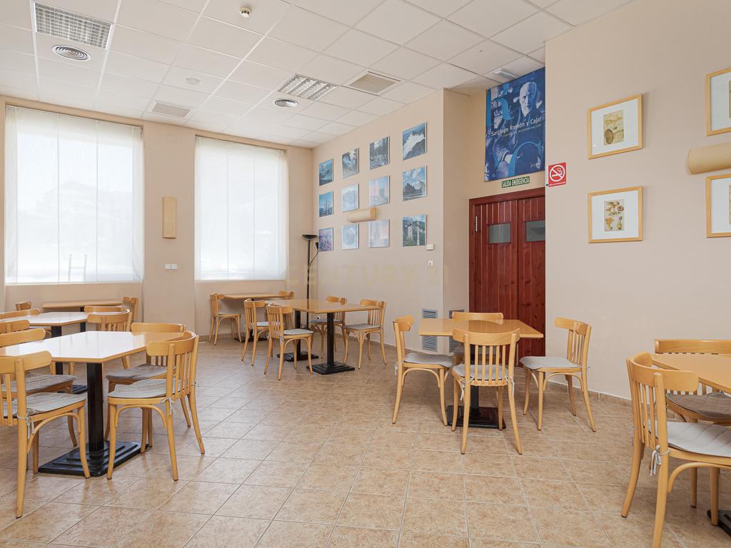 Hotel Moderno em Aragón com 25 Quartos e Vista Panorâmica - Image 36