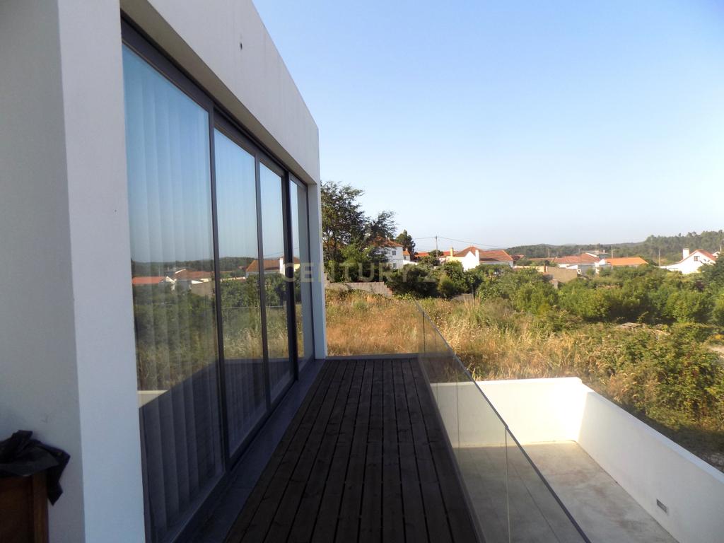 Fantástica  Moradia T3 em Torres Vedras com Jardim e Terraço - Image 27
