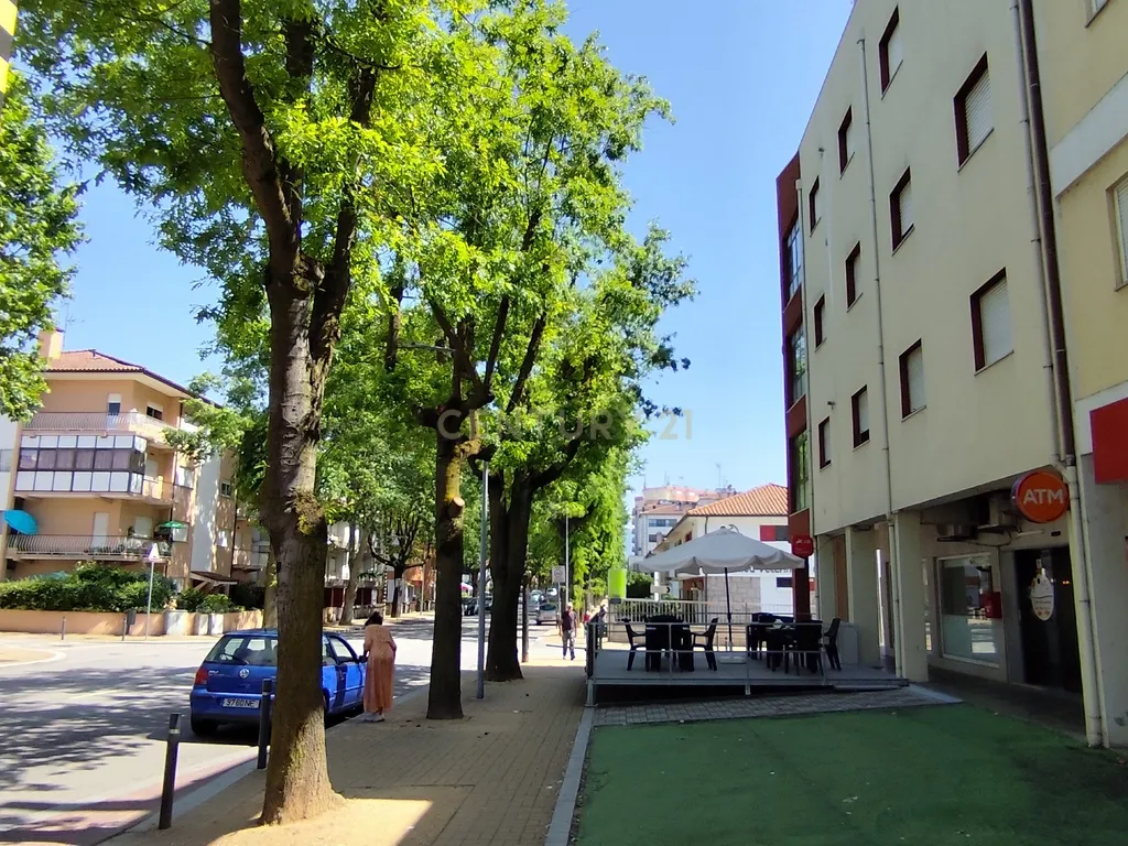 Oportunidade Única, Sótão de 84m² para Recuperação - Image 13