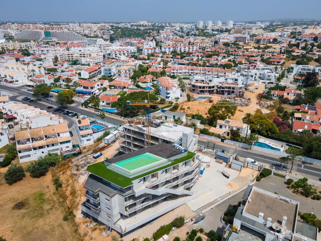 Apartamentos de Prestígio no Centro de Albufeira no Único Condomínio Novo com Vista Mar a Poucos Passos da Praia - Image 32