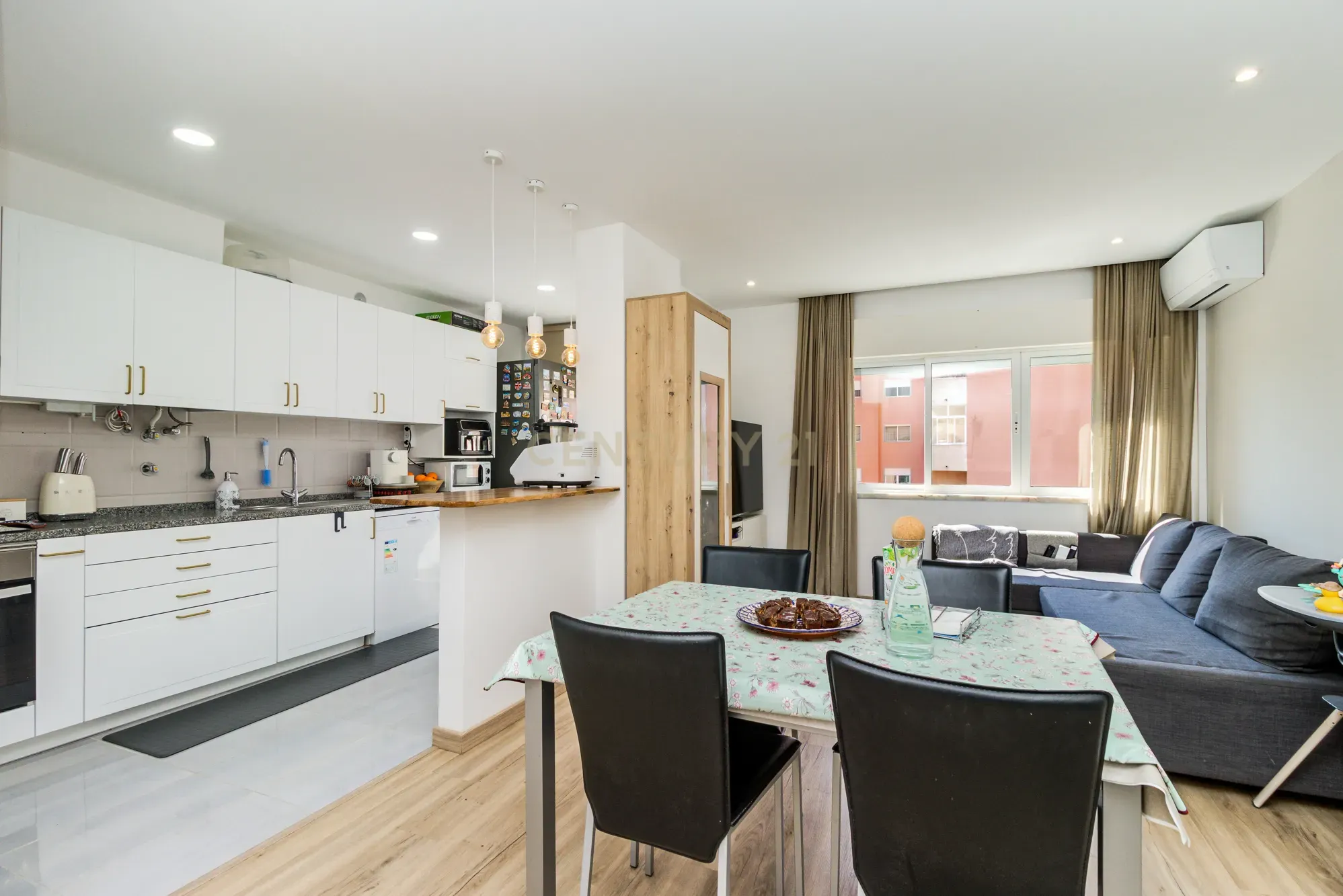 Apartamento T2 remodelado em São Marcos com Varanda e Ar Condicionado - Image 5