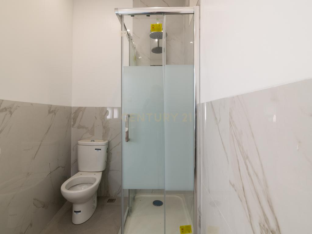 Vila Imperdível: 13 Frações Renovadas em Sacavém - Image 21