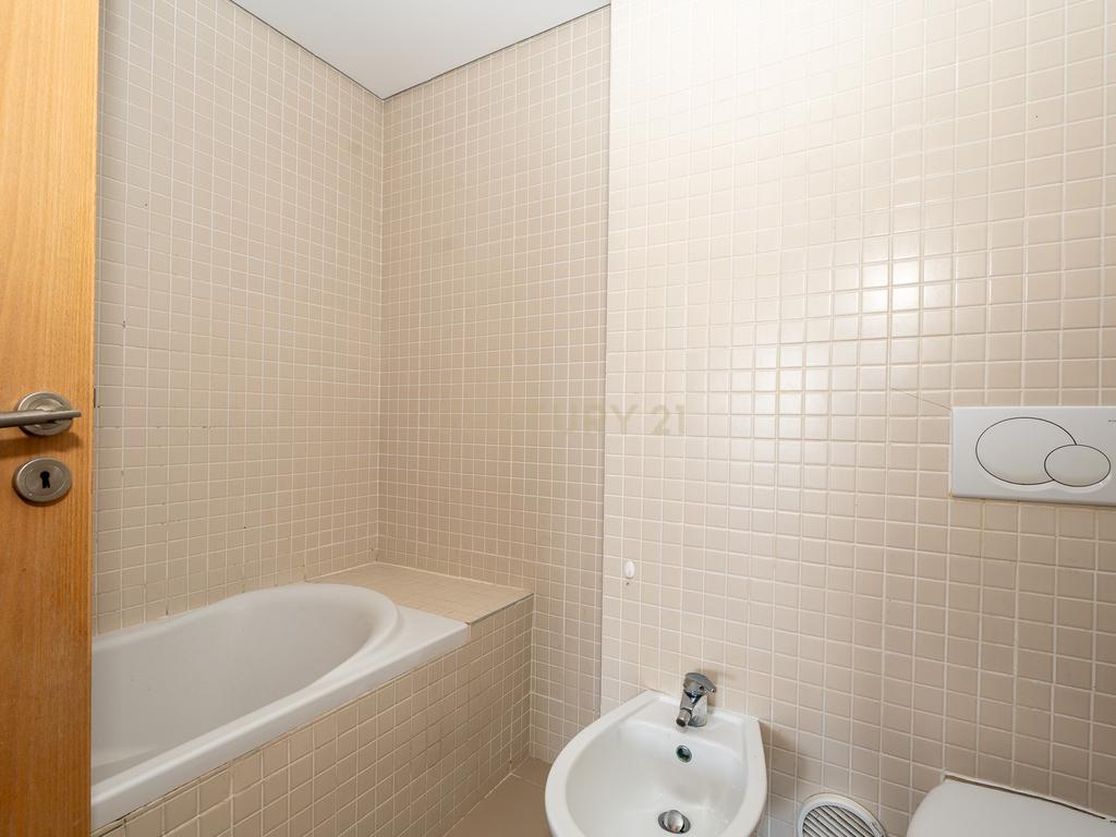 Excelente Apartamento T2 em Braço de Prata - Image 23
