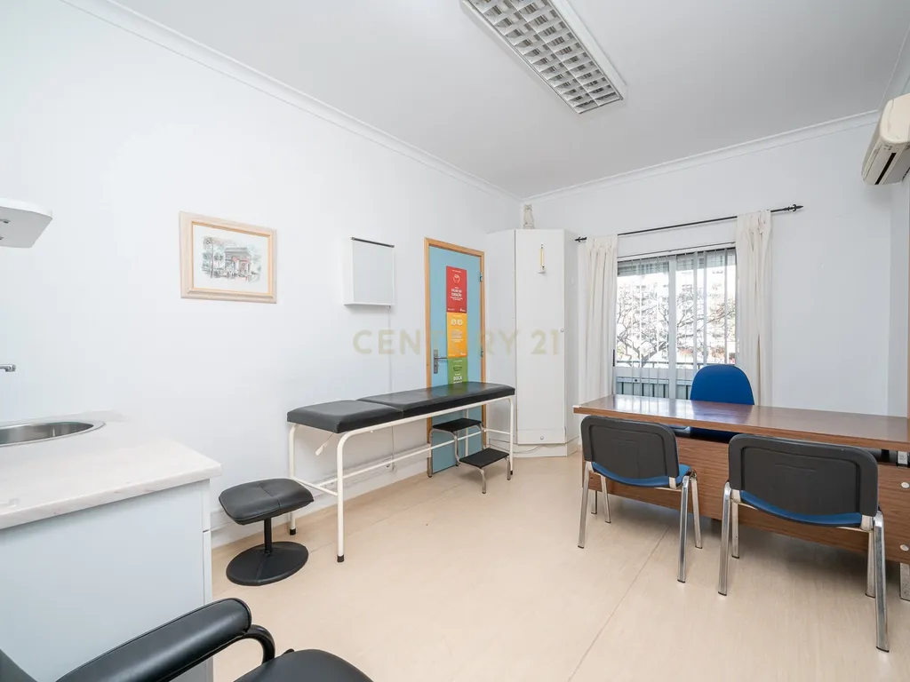 Clínica Pronta a Funcionar | Zona Central junto à Loja do Cidadão Setúbal - Image 10