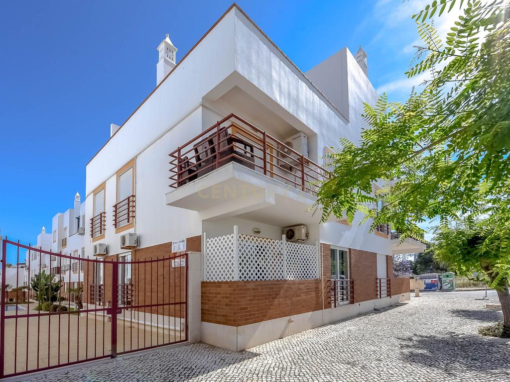 Apartamento T2 com Terraço em Cabanas de Tavira - Image 1