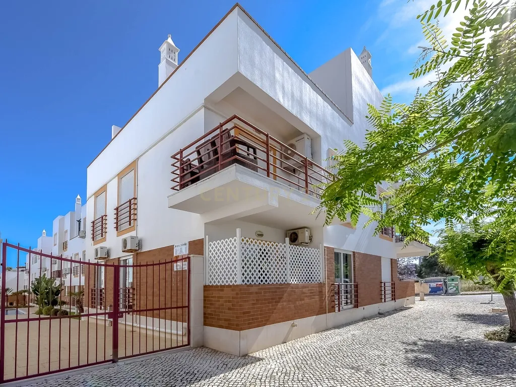 Apartamento T2 com Terraço em Cabanas de Tavira - Image 1