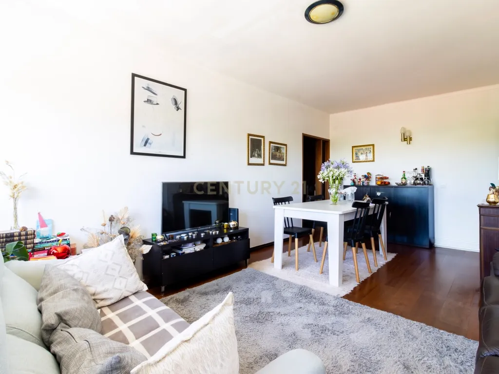 🏡 Apartamento T2 com Elevador no Coração de Alcobaça - Image 1
