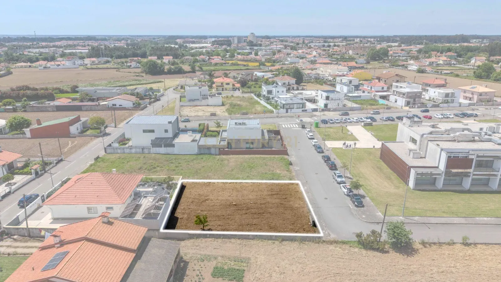 Fotografia 10 de Oportunidade Única em Ovar: Espaço Versátil e Acessível