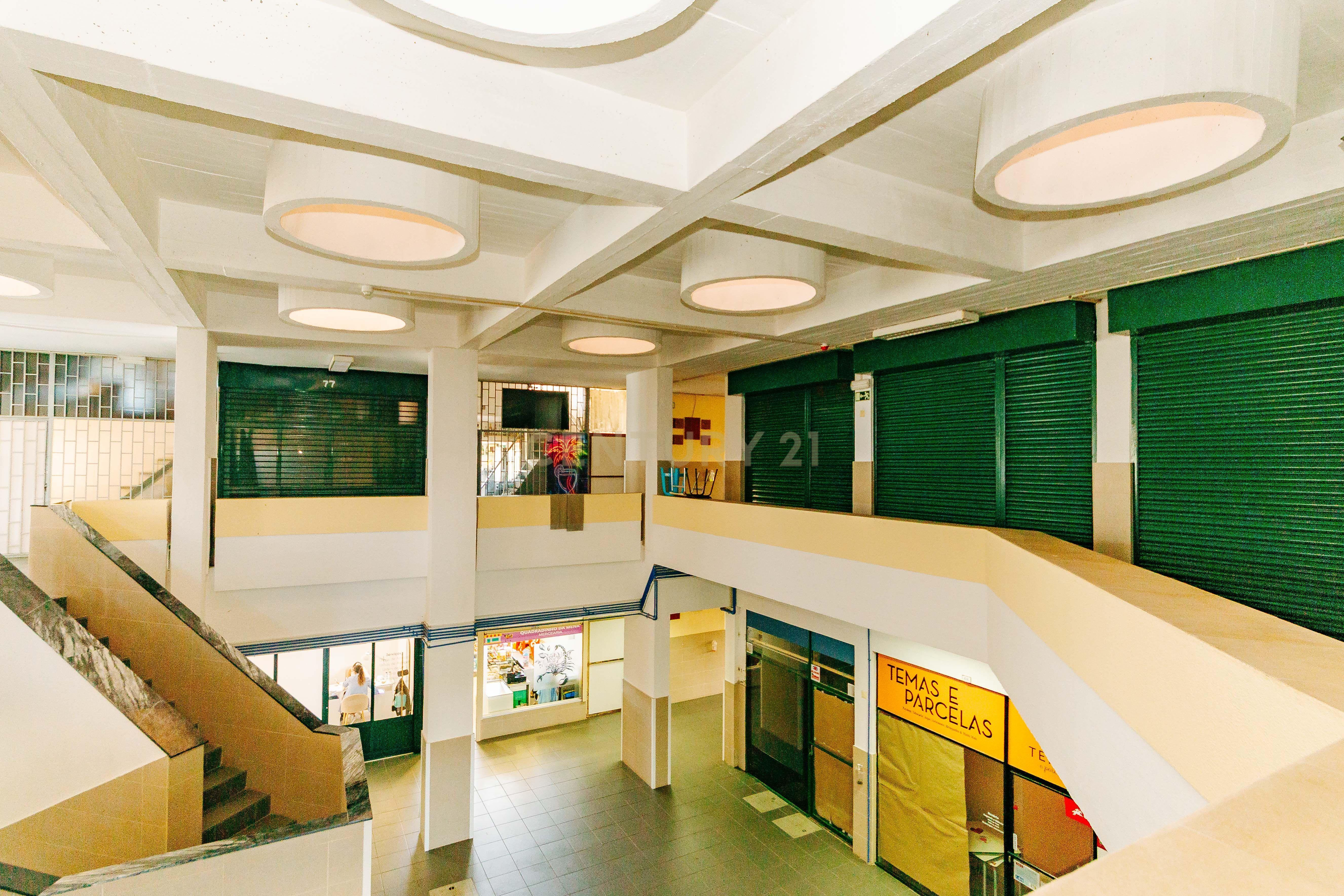 Loja para venda em Marvila, inserida numa galeria comercial. - Image 12