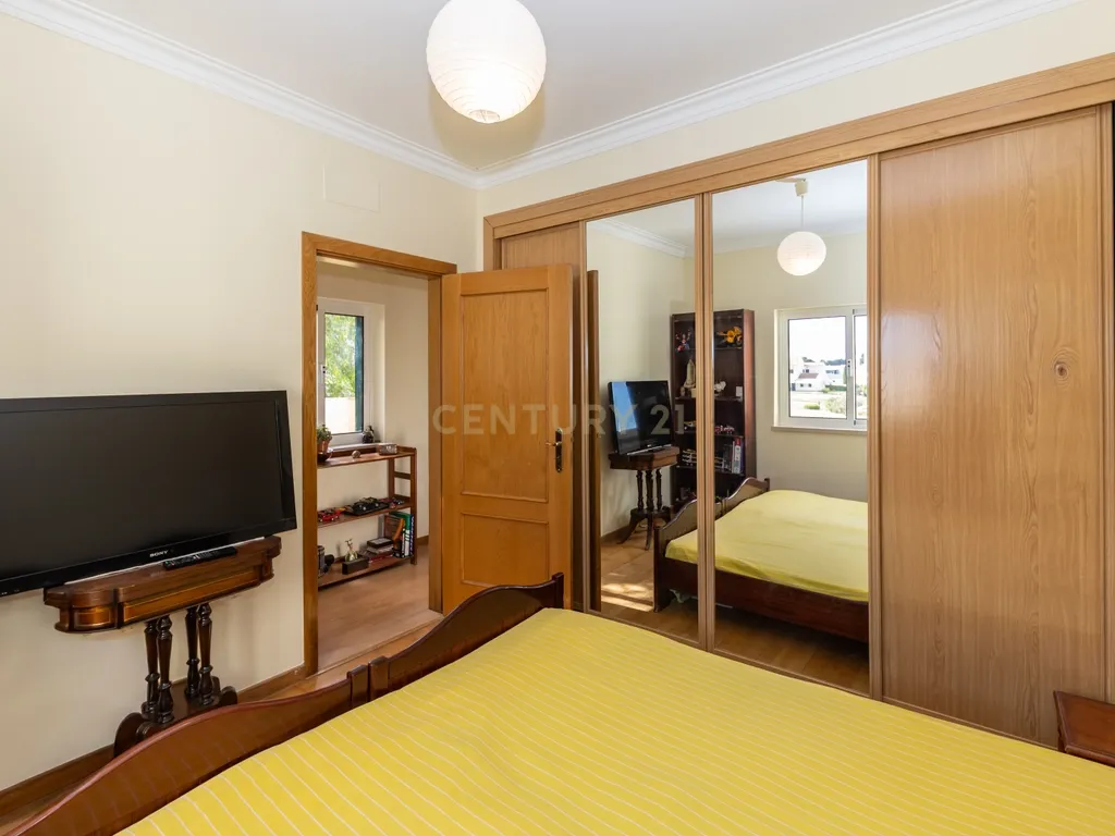 Moradia T3 no Condomínio Varandas do Golfe do Montado – Segurança, Conforto e Estilo de Vida Exclusivo - Image 57