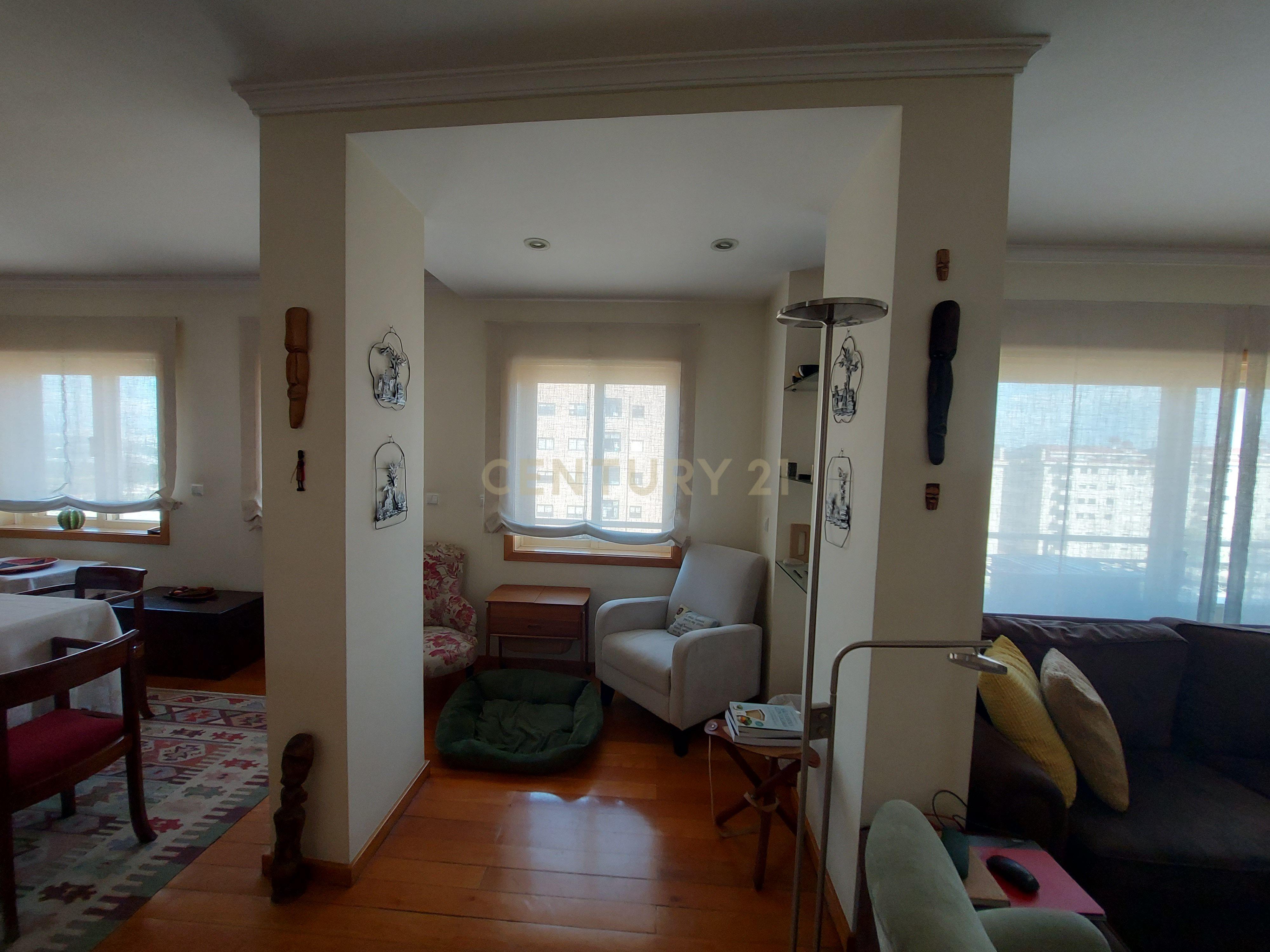 Excelente T4+1 em Vila Nova de Gaia - Image 14
