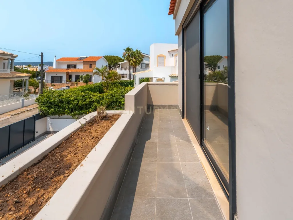 Moradia | Piscina Aquecida | Totalmente Renovada | Gambelas - Image 28