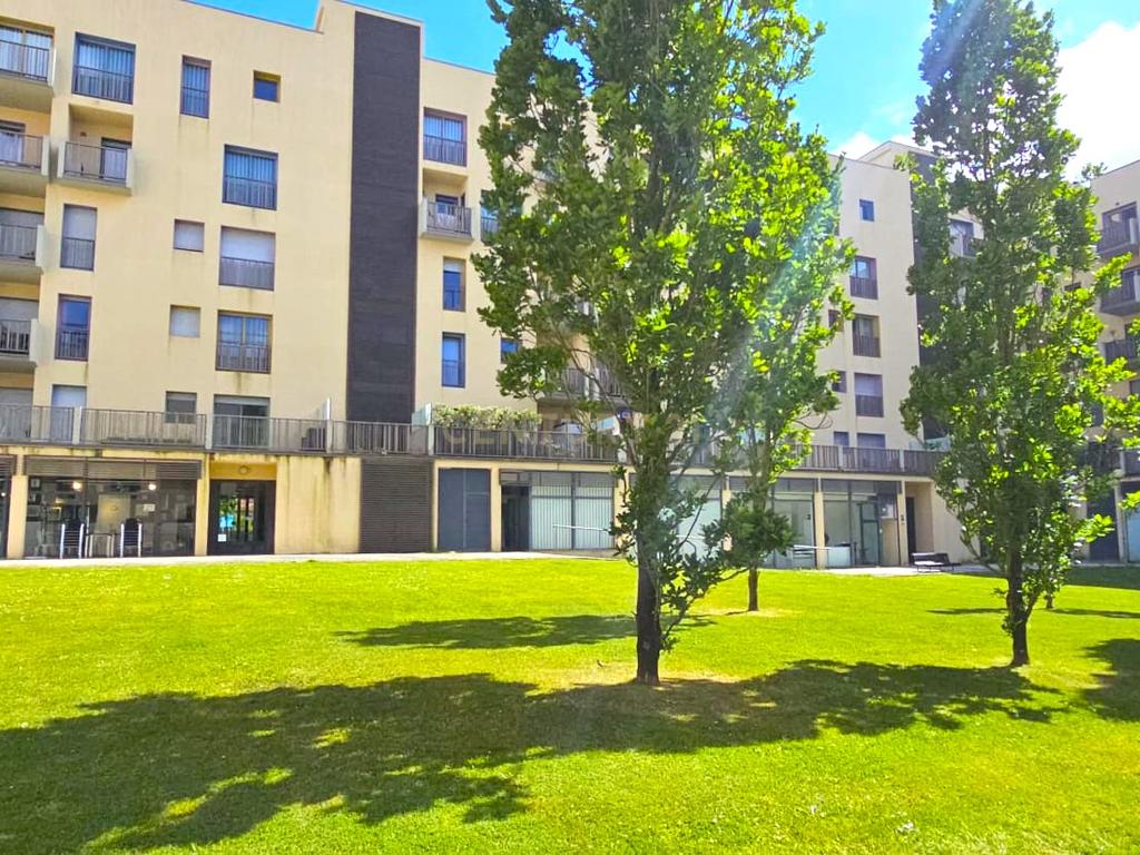 Apartamento com Três Quartos no Centro da Cidade da Póvoa de Varzim - Image 1