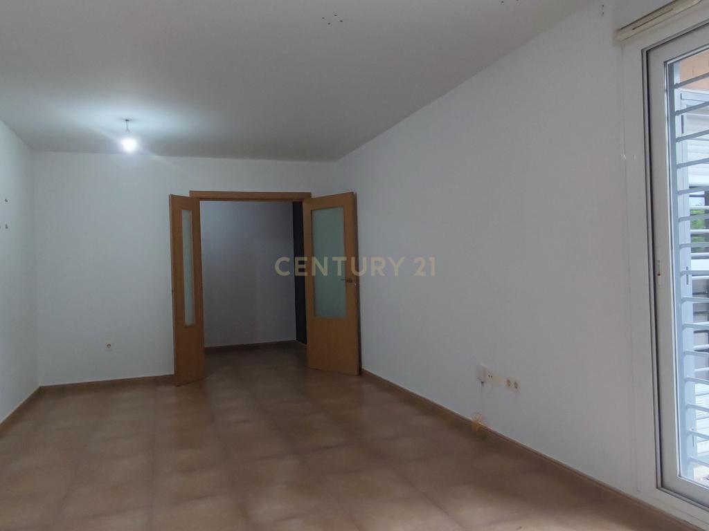 Moderna Moradia T3 em Cáceres com Vista e Acessibilidade - Image 8