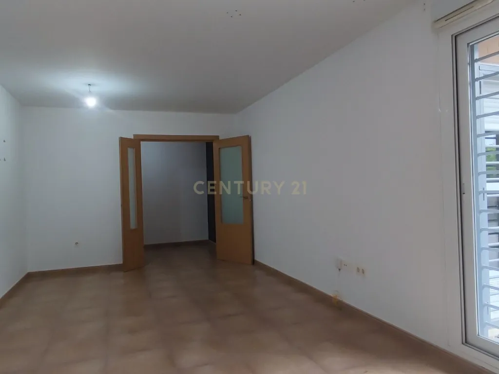 Moderna Moradia T3 em Cáceres com Vista e Acessibilidade - Image 8