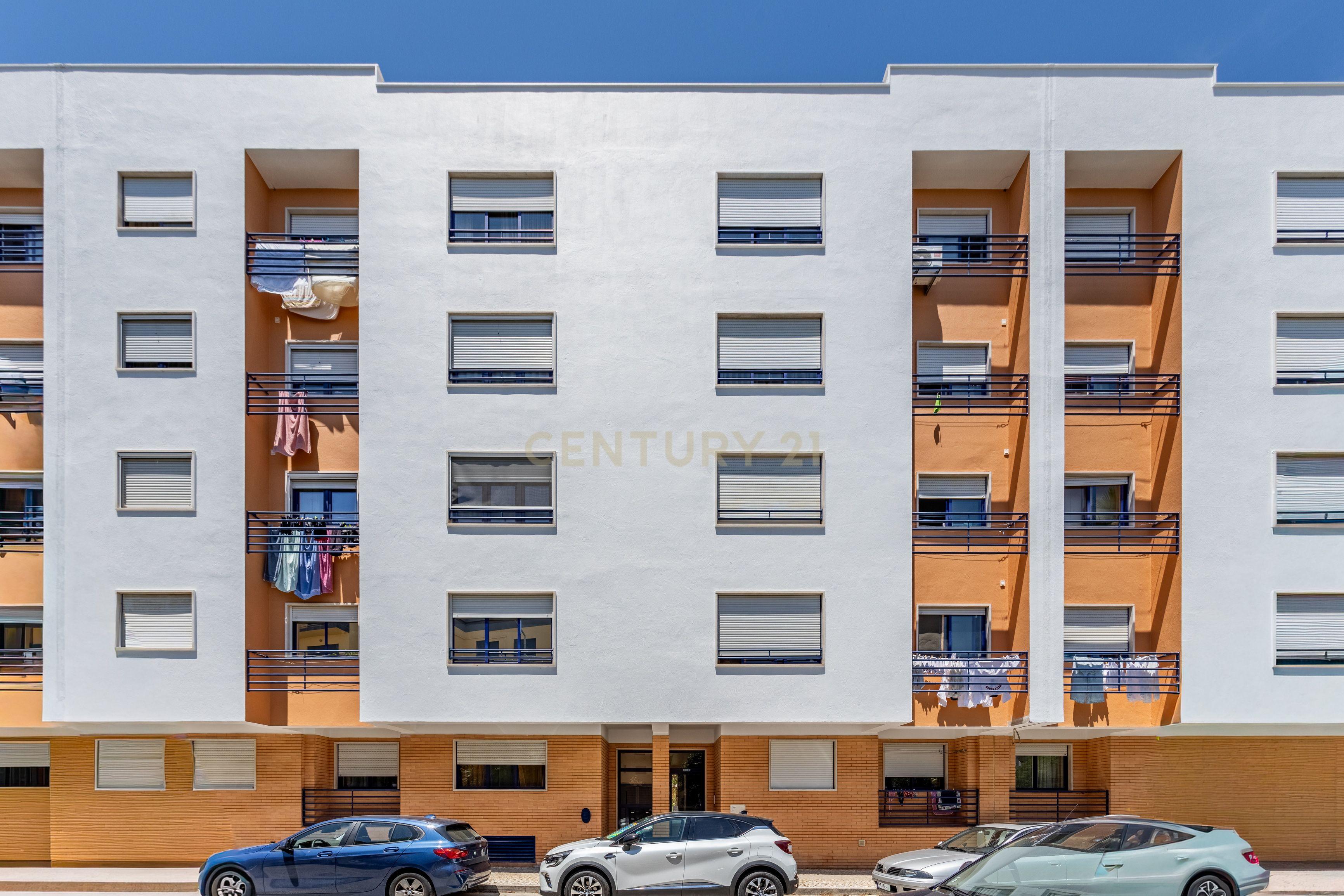 Fotografia 3 de Moderno Apartamento T4 no Carregado em condomínio fechado