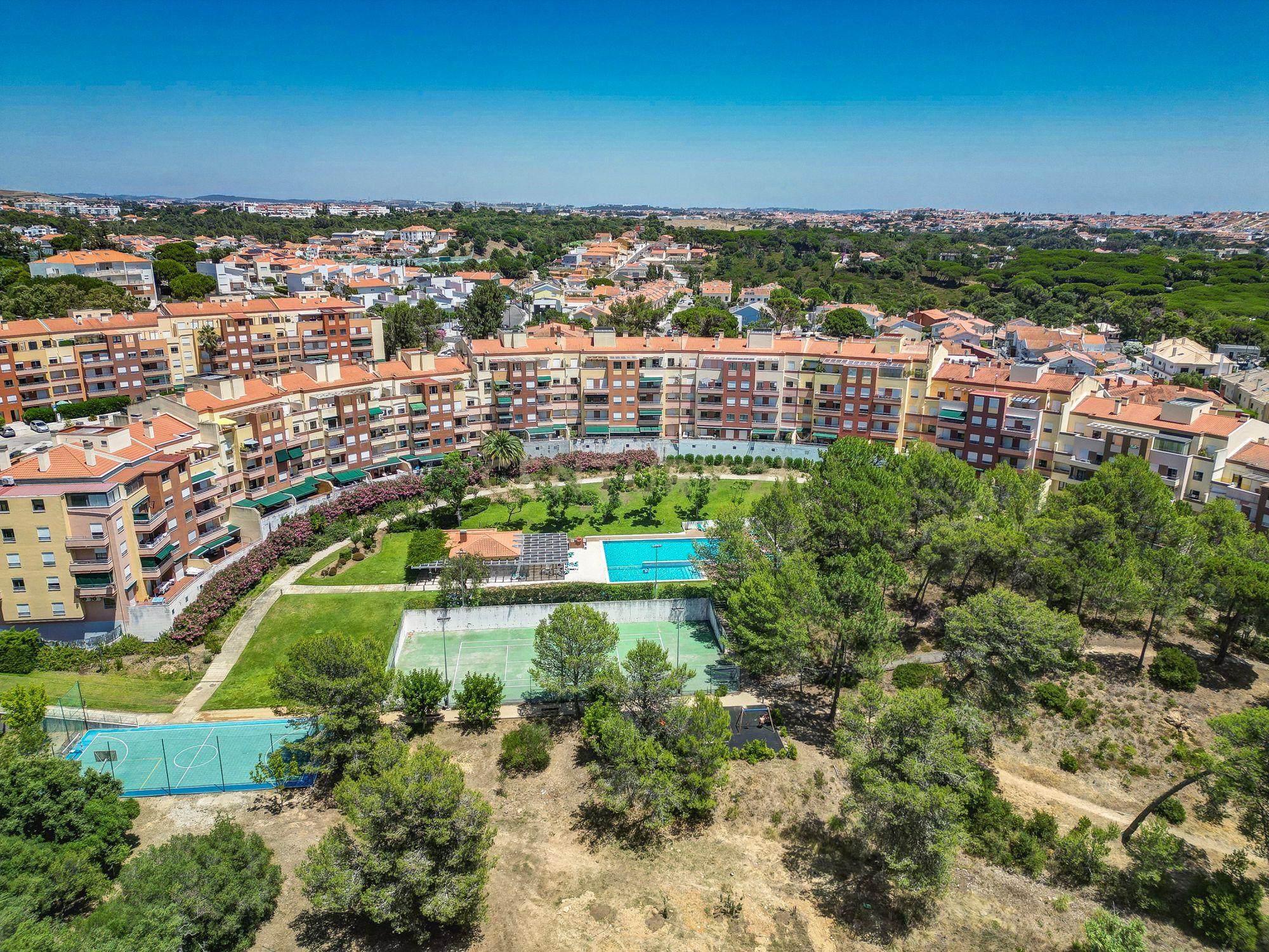 Fotografia 7 de T2 COM VARANDAS VISTA JARDIM E PISCINA - CONDOMINIO FECHADO NO ESTORIL