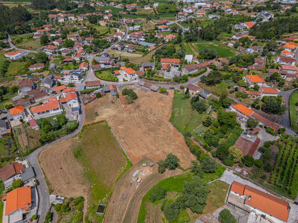 Casa para Recuperação em Braga com Terreno de 5000m² - Image 10