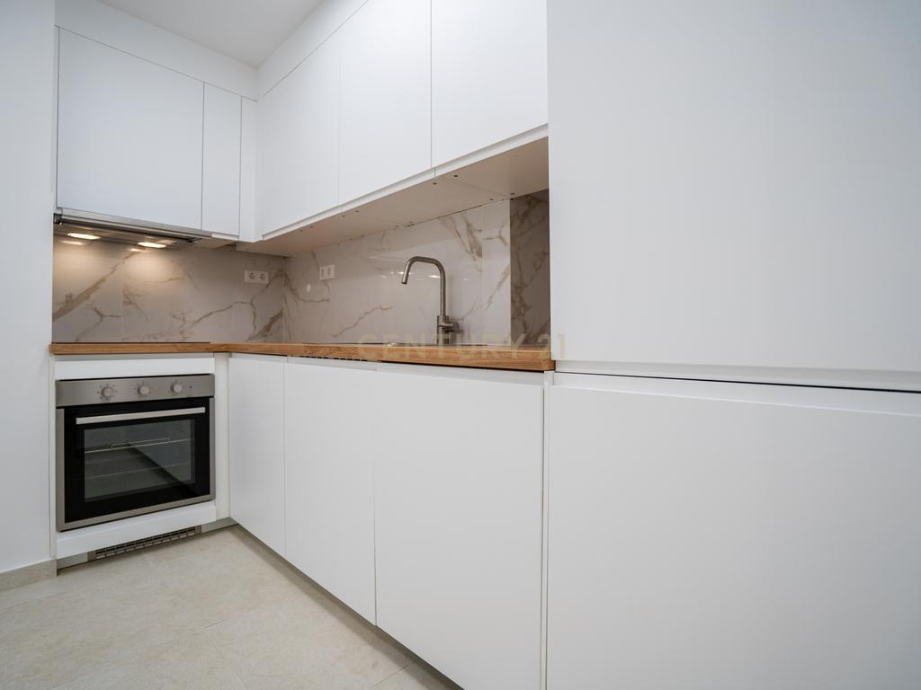 Apartamento T2 RC, Rua do Mato Grosso, Santa Engrácia, São Vicente - Image 2