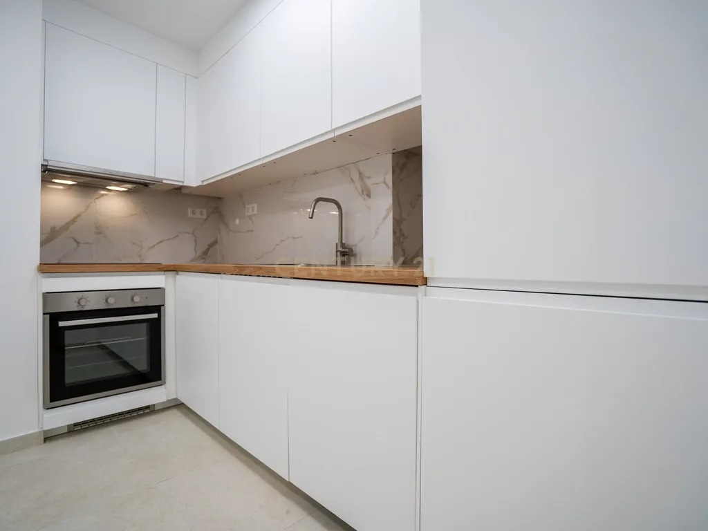 Apartamento T2 RC, Rua do Mato Grosso, Santa Engrácia, São Vicente - Image 2