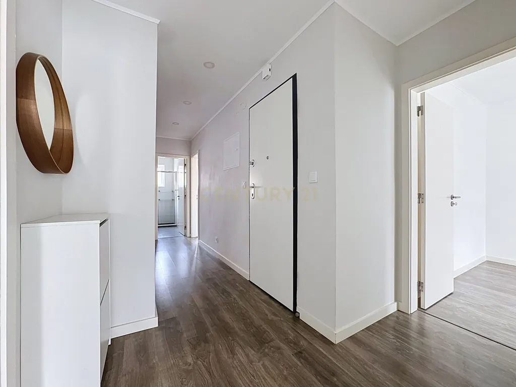 Apart. T3 remodelado em Paio Pires - Image 1