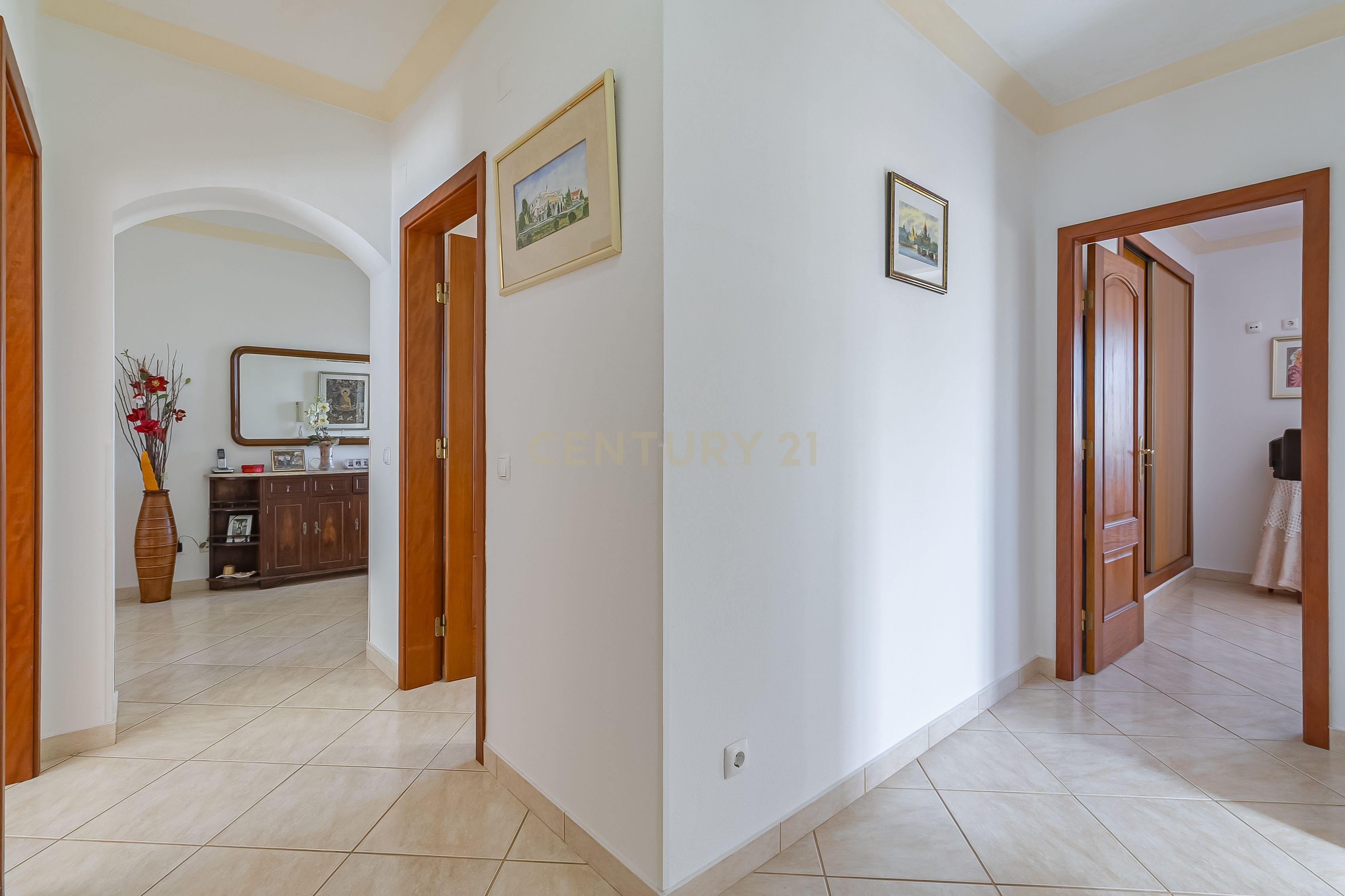 Casa Isolada em Lagos - Oportunidade Única por 795.000€ - Image 11