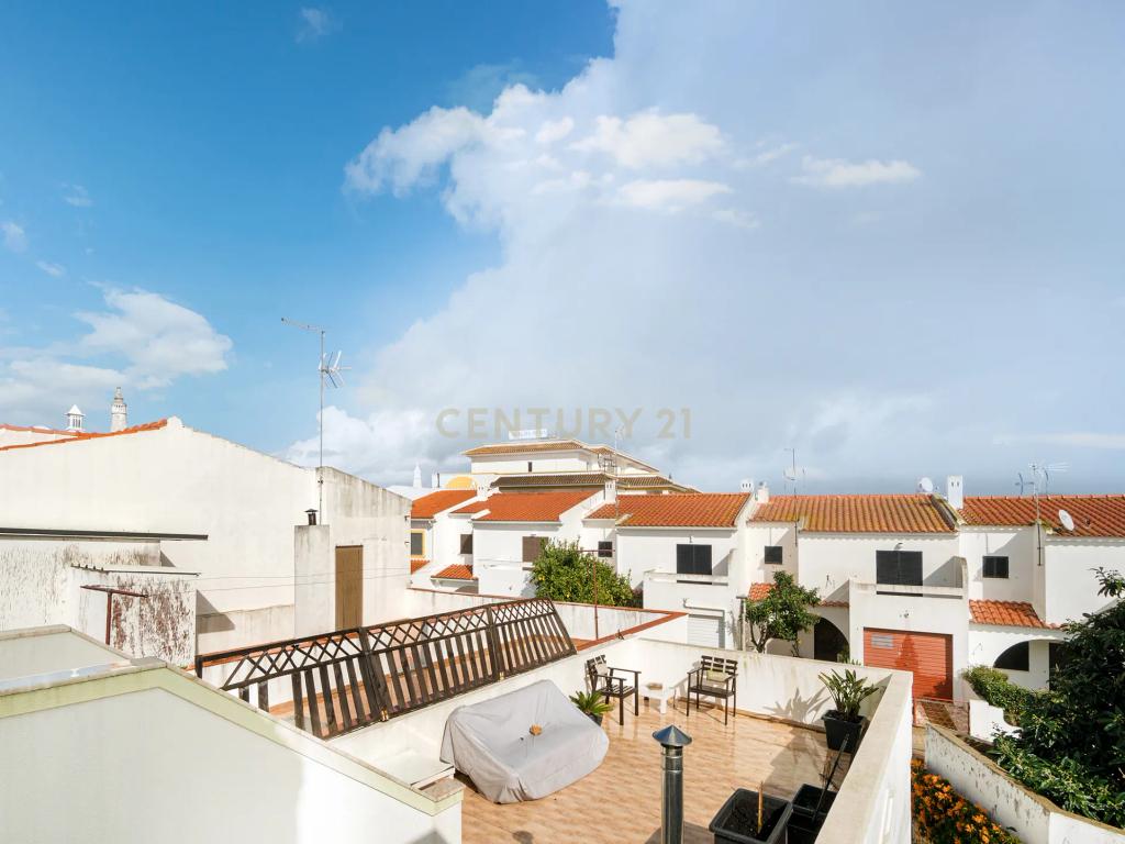 Casa Moderna em Altura com Jardim e Terraço - Image 13