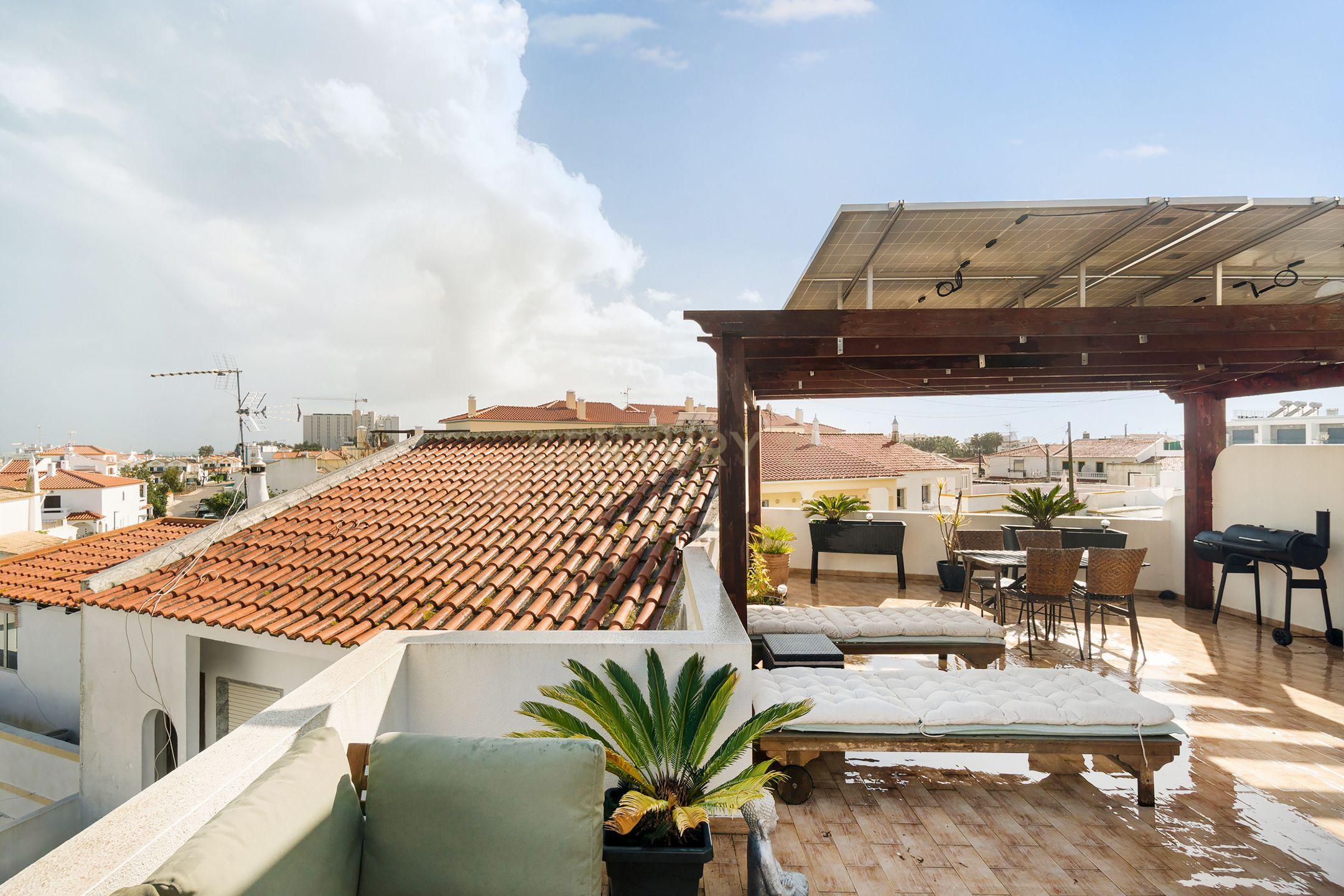 Casa Moderna em Altura com Jardim e Terraço - Image 18