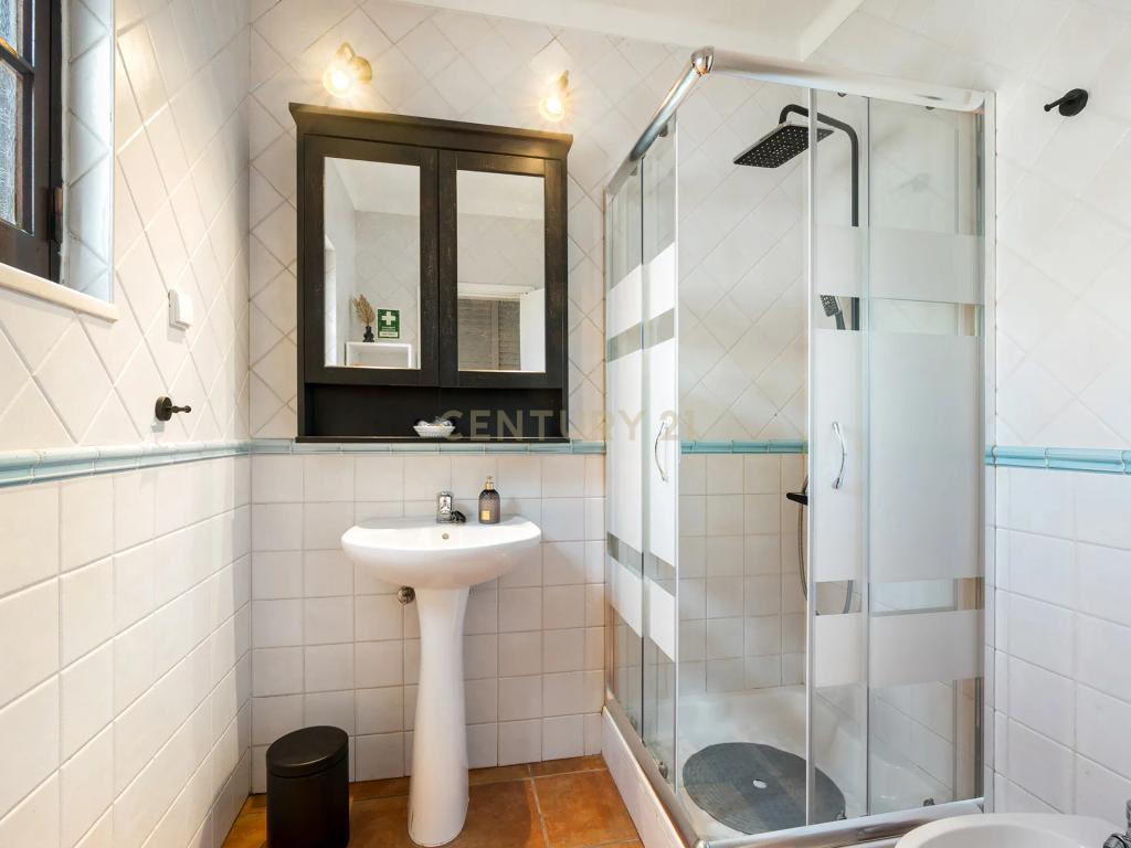 Casa Moderna em Altura com Jardim e Terraço - Image 22