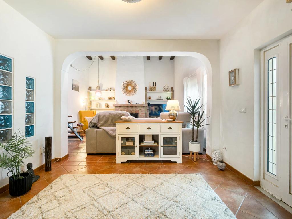 Casa Moderna em Altura com Jardim e Terraço - Image 2