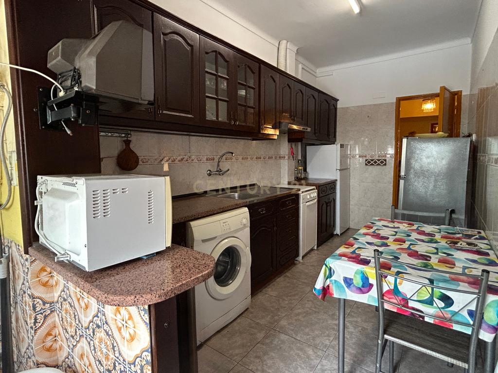 Apartamento T3 na avenida principal de Corroios - Oportunidade Única! - Image 3