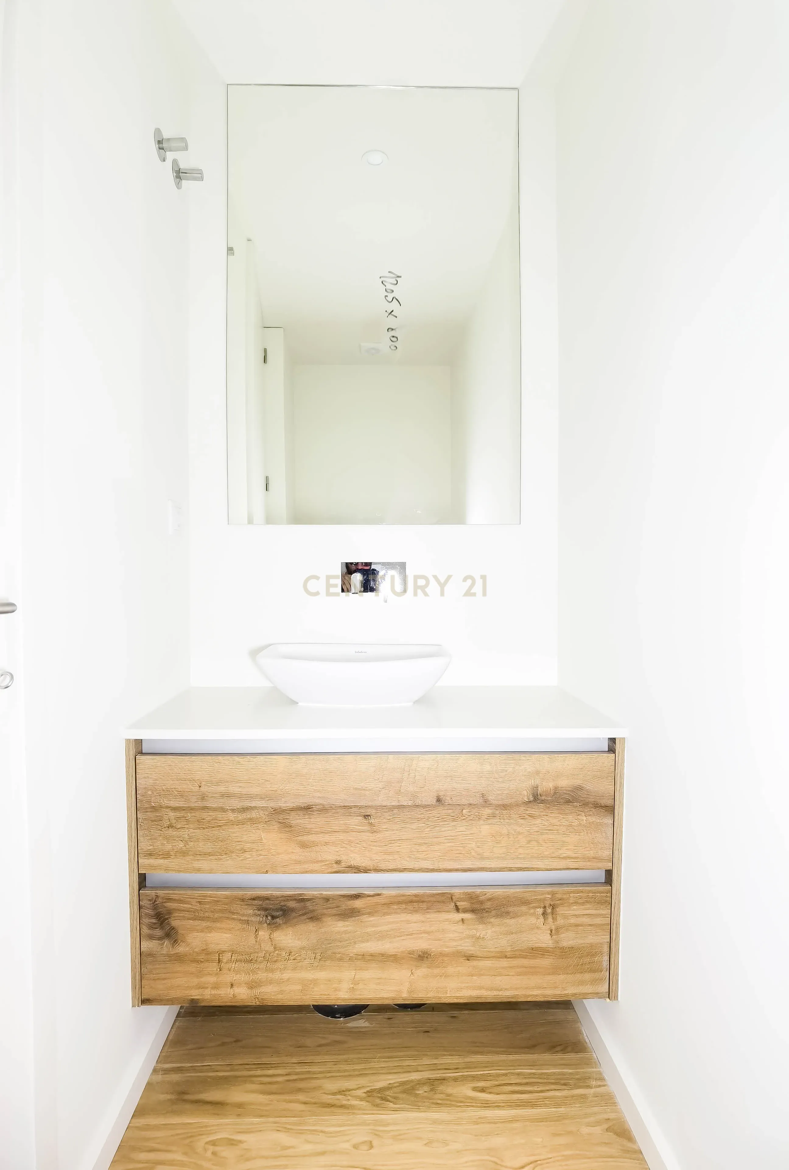Apartamento T2+1 Duplex com Garagem, Arrumos e Amplas Varandas – Rua Aires Ornelas, Porto - Image 13