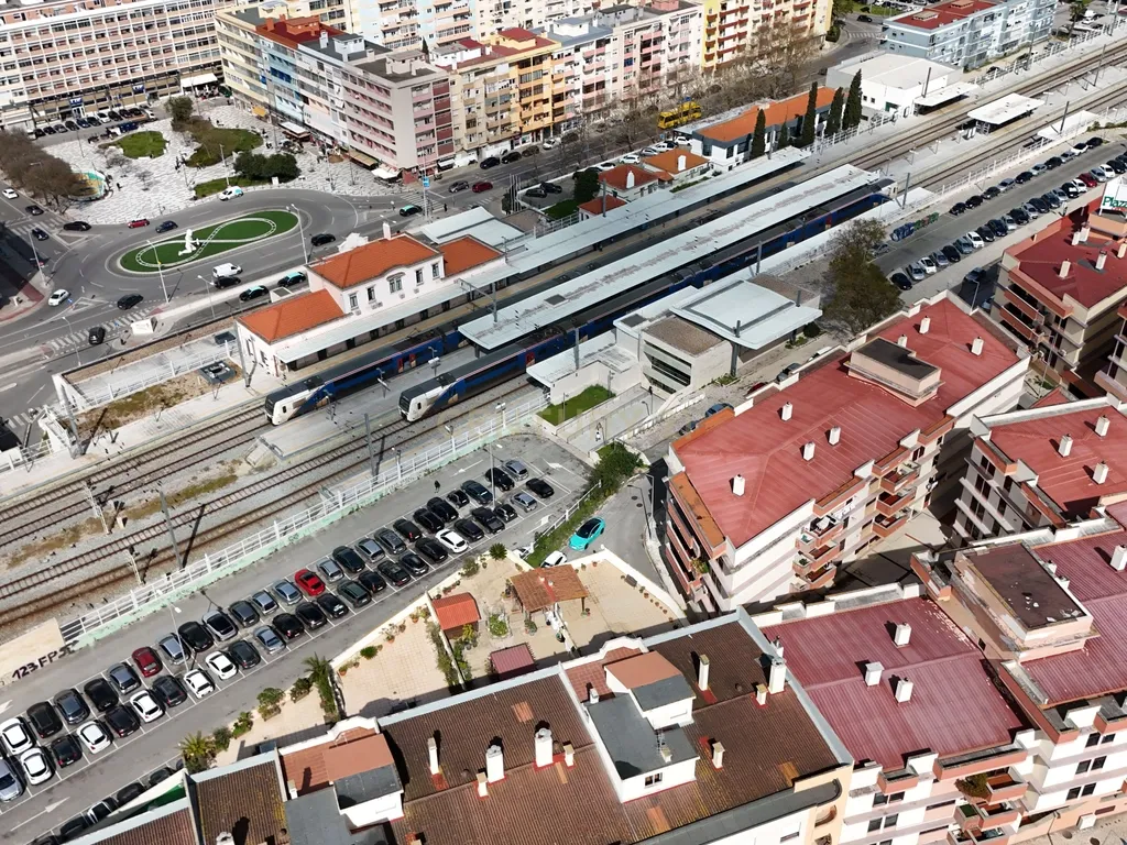Apartamento T3 com Três Lugares de Estacionamento e Arrecadação, em Setúbal - Image 24
